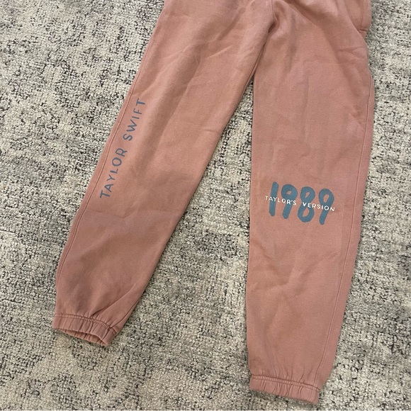 Taylor Swift Sweatpants Taylor Swift Merch 1989 Taylors Version Pink Jogger XS - Picture 7 of 8